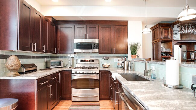 Primary Photo - 317 Montrose St