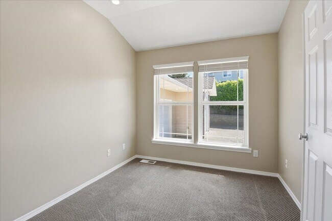 Building Photo - 5Bd/4Ba Marysville Home