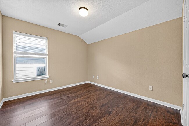 Building Photo - 26738 Henson Falls Dr