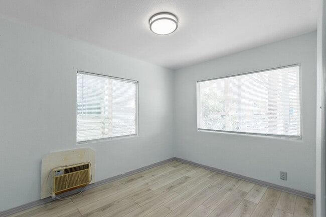 Building Photo - Charming Single-Family Home with Backyard Parking in Pacoima