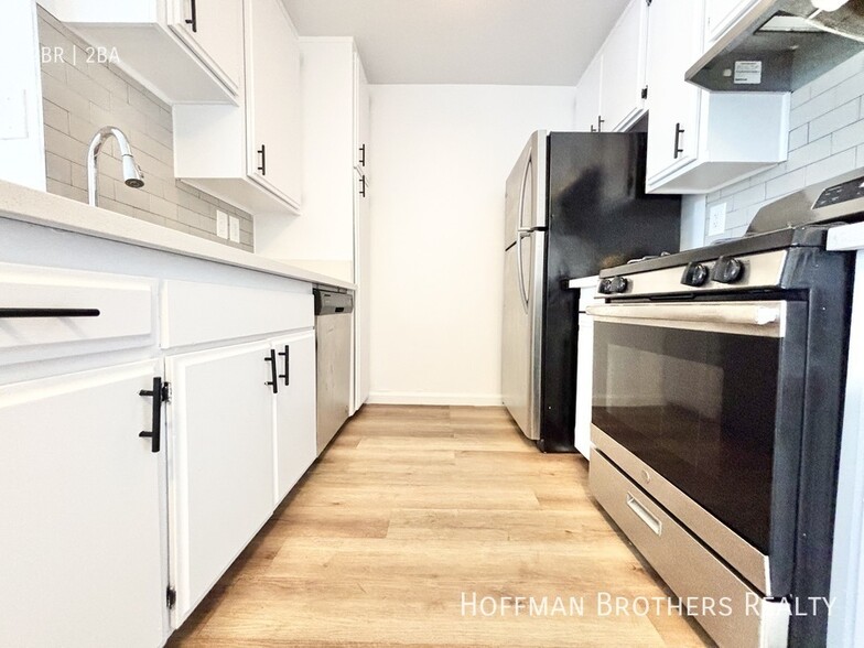 Building Photo - 11817 Victory Blvd