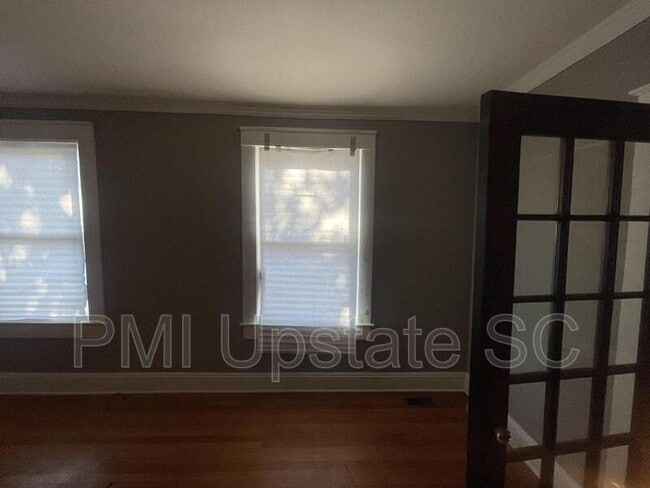 Building Photo - 181 N Fairview Ave