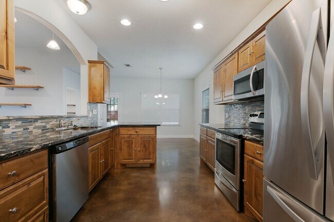 Building Photo - Kerrville, TX!  Country Charm with Modern Flair.