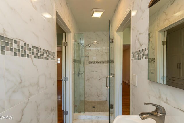 Building Photo - 854 Oneonta Dr