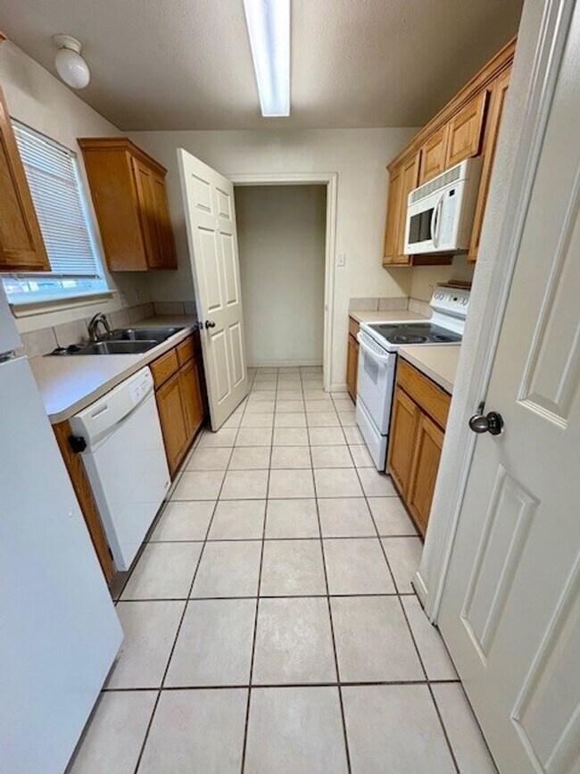 Building Photo - 10316 Hyacinth Ln