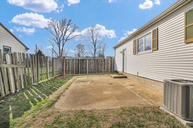 Building Photo - 9 Glenview Dr