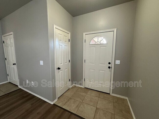 Building Photo - 1316 Garden Gate Dr