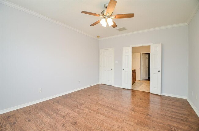Building Photo - 3911 Fallsbrook Ct