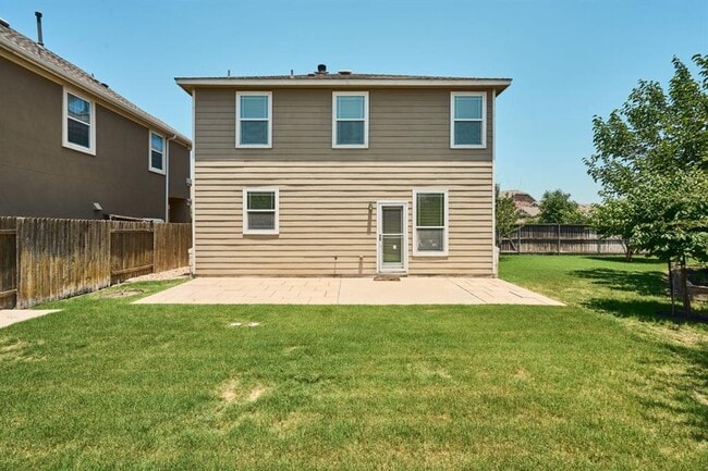 Building Photo - 144 Holstein St