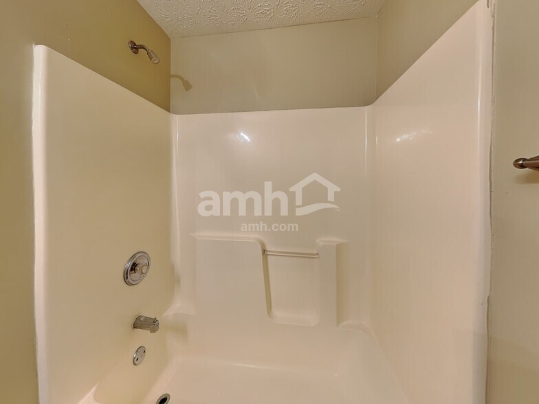 Building Photo - 3892 Refinement Way