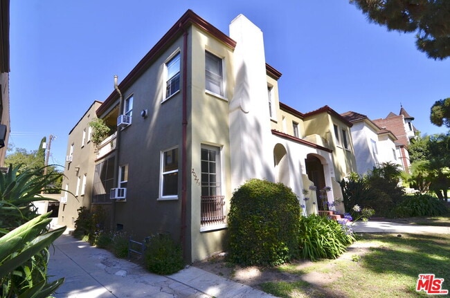 Building Photo - 2021 N Vermont Ave
