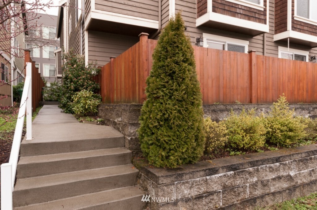Building Photo - 10214 1st Ave NW