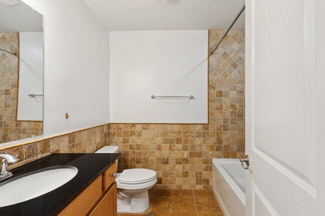 Building Photo - Beautiful 3 bedroom house with Private bac...