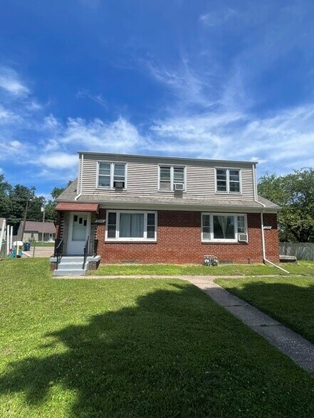 Side by side 2 bedroom duplex - 2344 W 3rd St