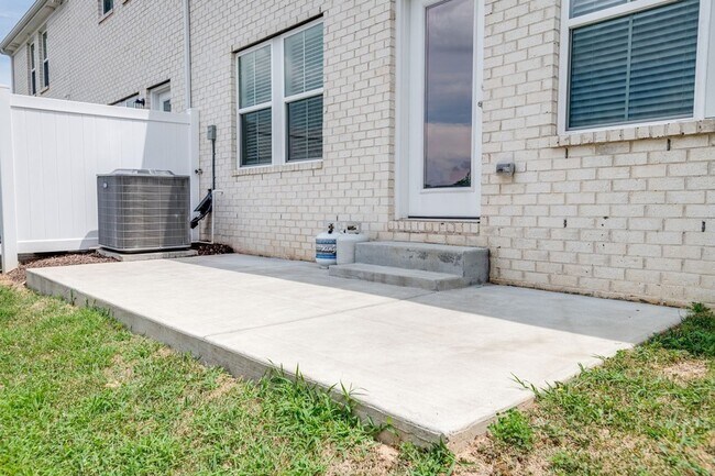 Building Photo - 204 Douglas Bend Rd