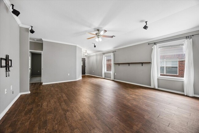 Building Photo - 9025 Sun Shower Bend