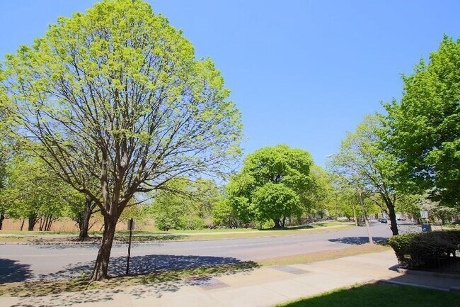 Building Photo - 44 Fenway