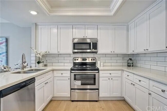 Building Photo - Two Bedroom, Two Bathroom Home for 12-mont...