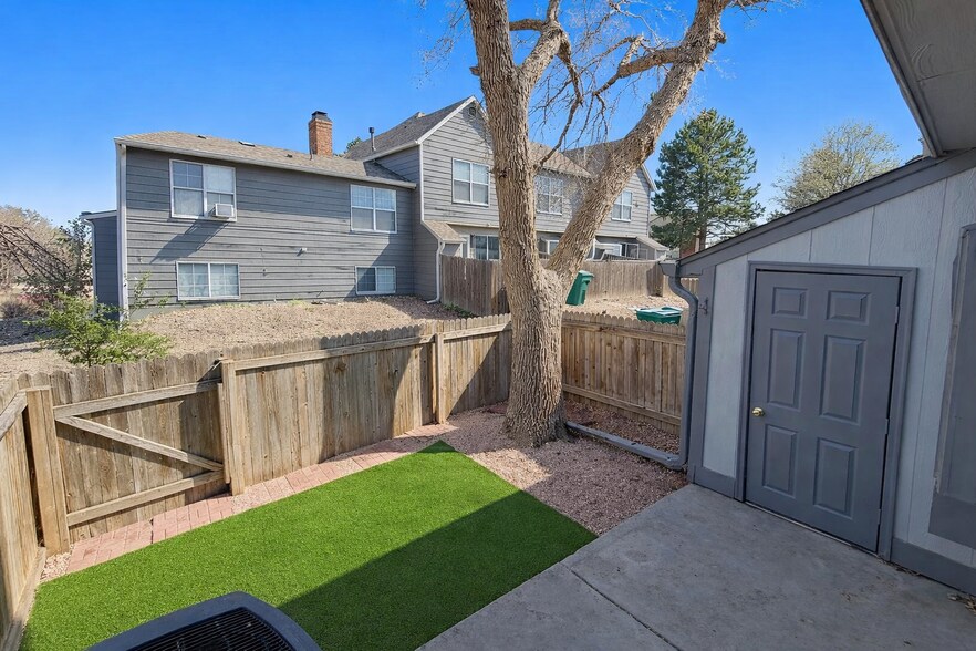 Building Photo - 16991 E Chenango Ave