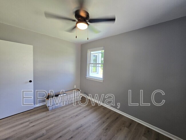 Building Photo - 2214 Idaho St