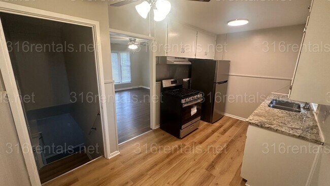 Building Photo - $1250 - 3 bed 1 bath with basement - Single Family Home located in the Southwest neighborhood