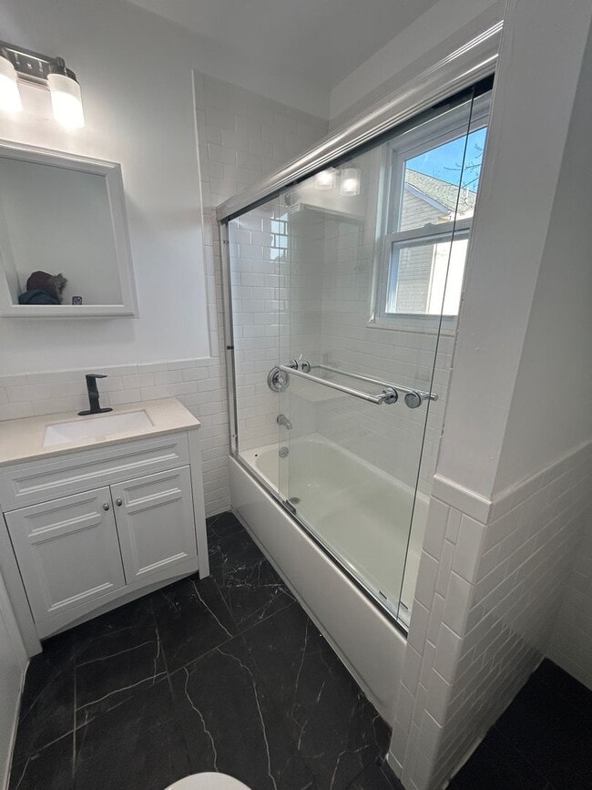 Building Photo - Amazing 2 bedroom with large bonus room for rent in Asbury Park!