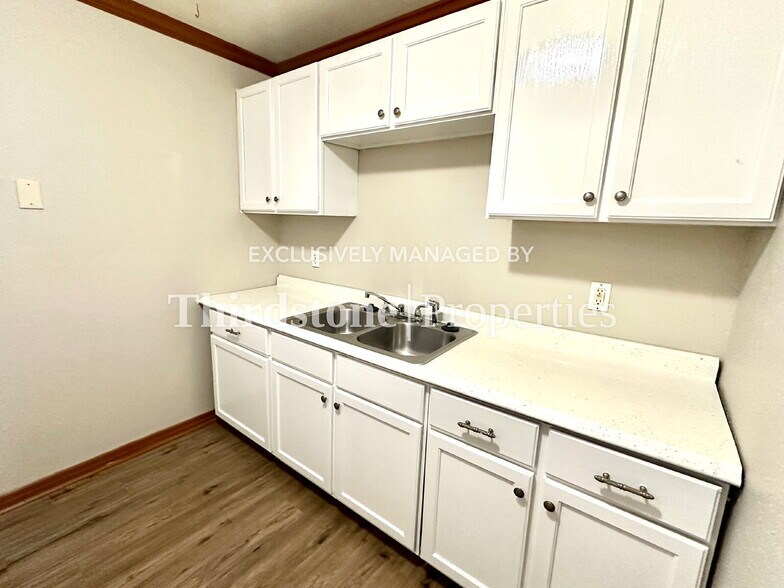 Building Photo - 156 Willow Branch Ave