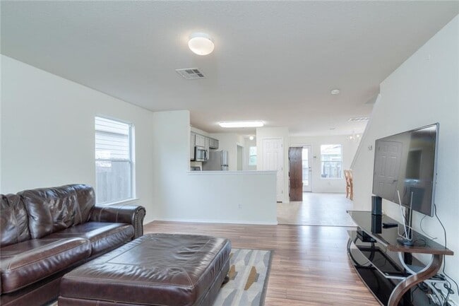 Building Photo - 2735 Fairview Dr