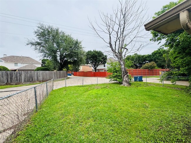Building Photo - 8513 Kensington Dr