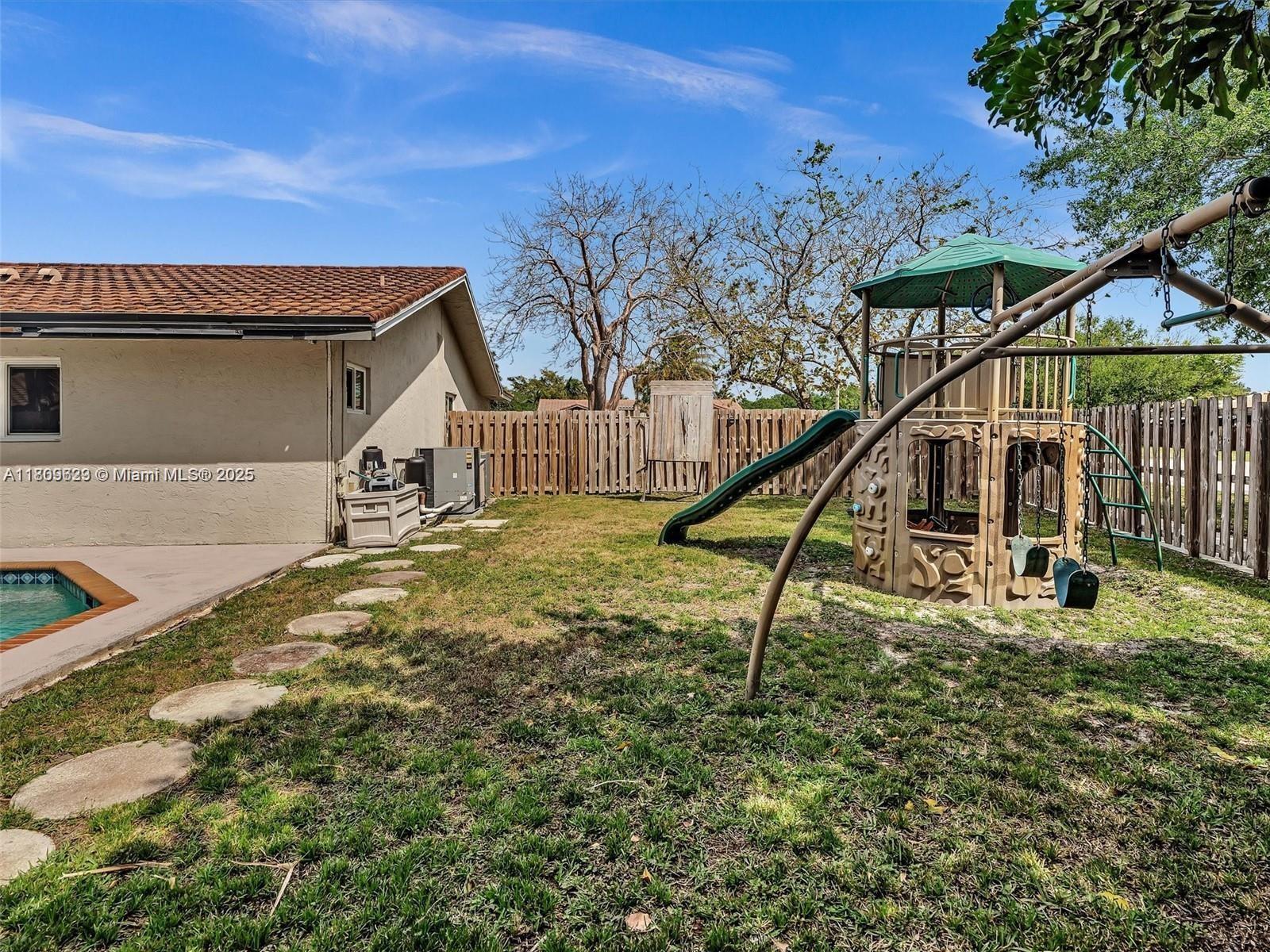 Building Photo - 11310 SW 58th Ct