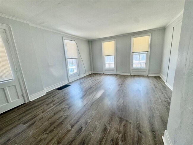 Building Photo - 113 W Main St