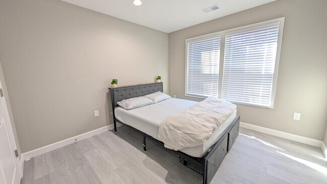 Building Photo - 2253 Papermill Rd