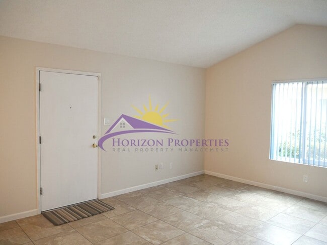 Building Photo - Open 2 Bed 1 Bath 897 Sq. Ft. Sacramento C...