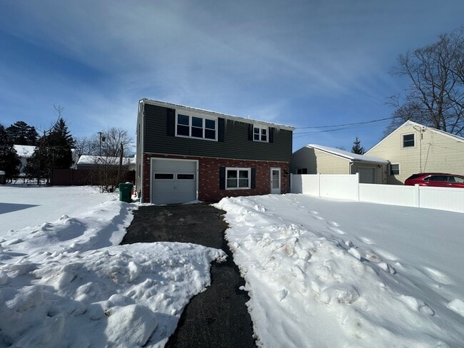 Building Photo - 5836 East Lane - Single Family ready for move in!