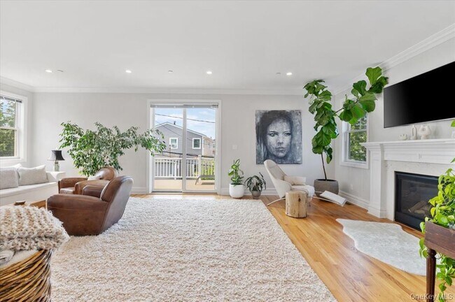 Building Photo - 545 E Fulton St