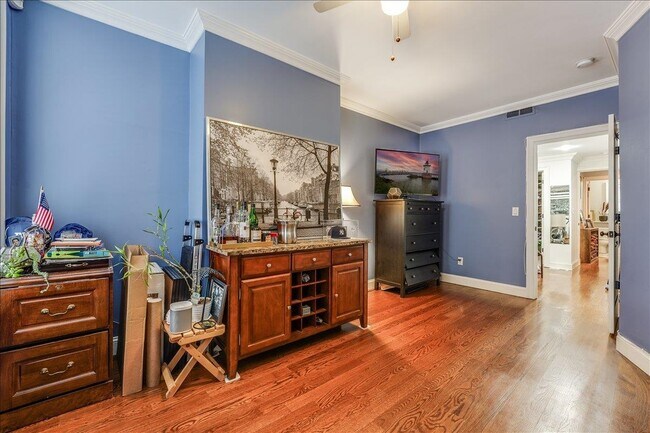 Building Photo - 403 Adams St