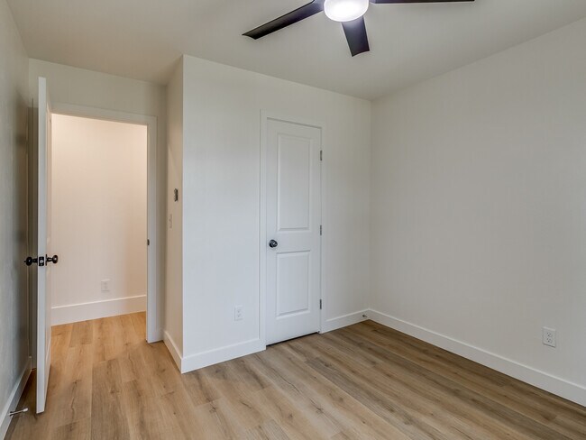 Building Photo - 1723 W Park Pl