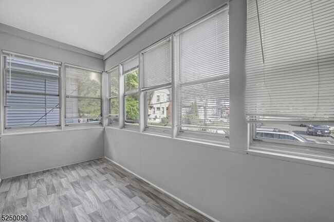 Building Photo - 135 S Munn Ave