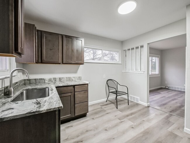 Building Photo - AVAILABLE NOW! Charming 3-Bedroom Home in Prime Pontiac Location