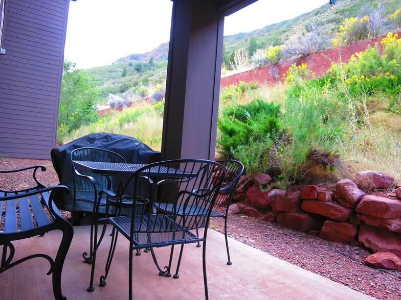 PRIVATE PATIO WITH A VIEW - 2701 Midland Ave