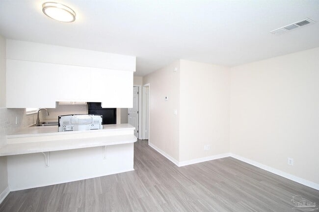 Building Photo - 10151 Guidy Ln