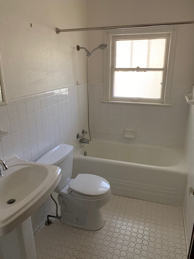 Building Photo - 6001 Goliad Ave