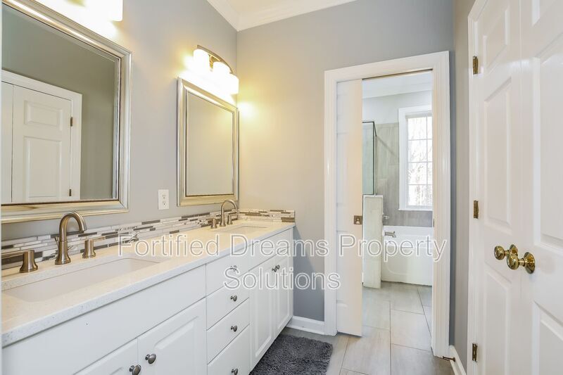 Building Photo - 5510 Faye Dr