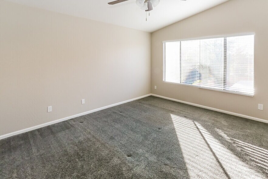 Building Photo - 4533 E Annette Dr