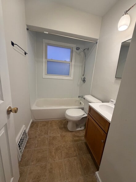 Building Photo - 301 E 4th St