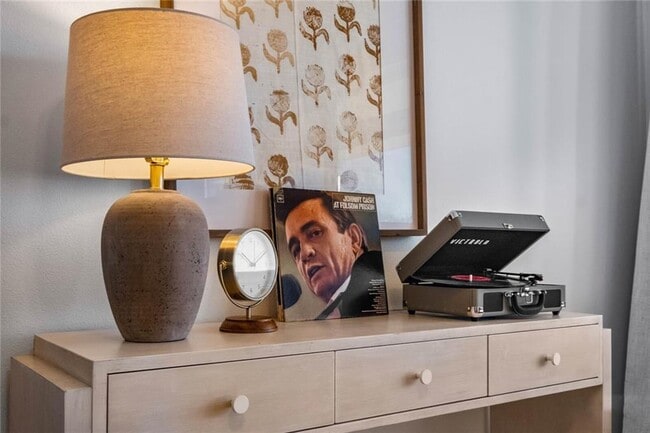 Building Photo - 15564 Prairie View Rd