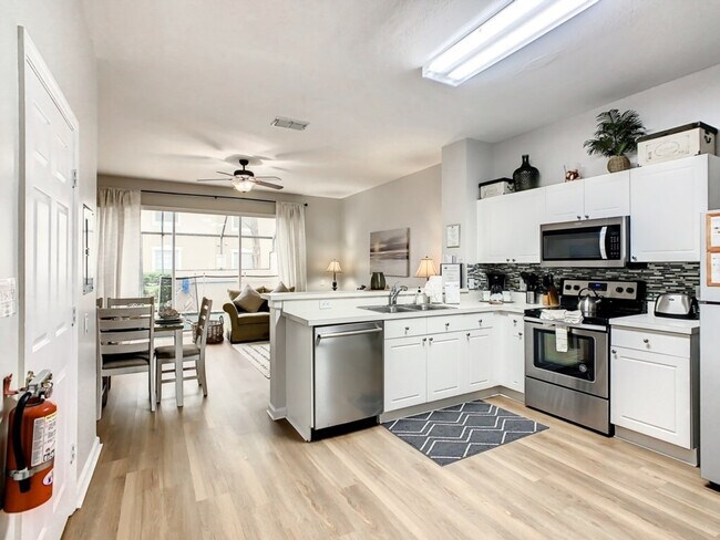 Building Photo - 2314 Silver Palm Dr