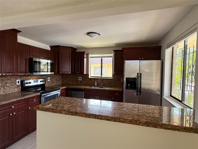 Building Photo - 303 Lakeview Dr