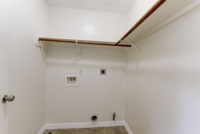 Building Photo - 29419 Fox River Dr