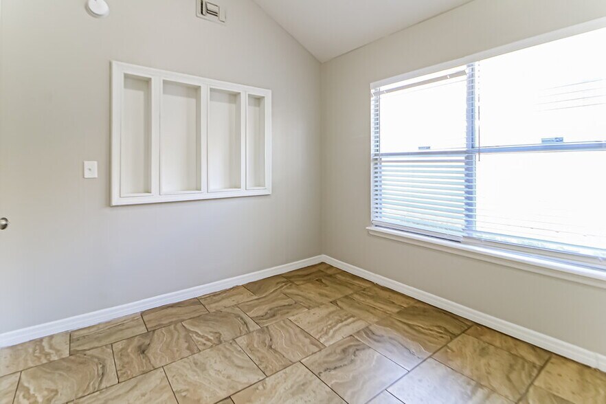 Building Photo - 6753 Long Meadow Cir S
